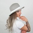 šedá
